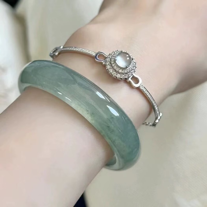 bracelet with floral patterns  - Bracelets 评论和价格