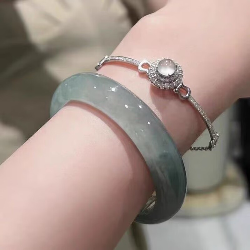 bracelet with floral patterns  - Bracelets 评论和价格