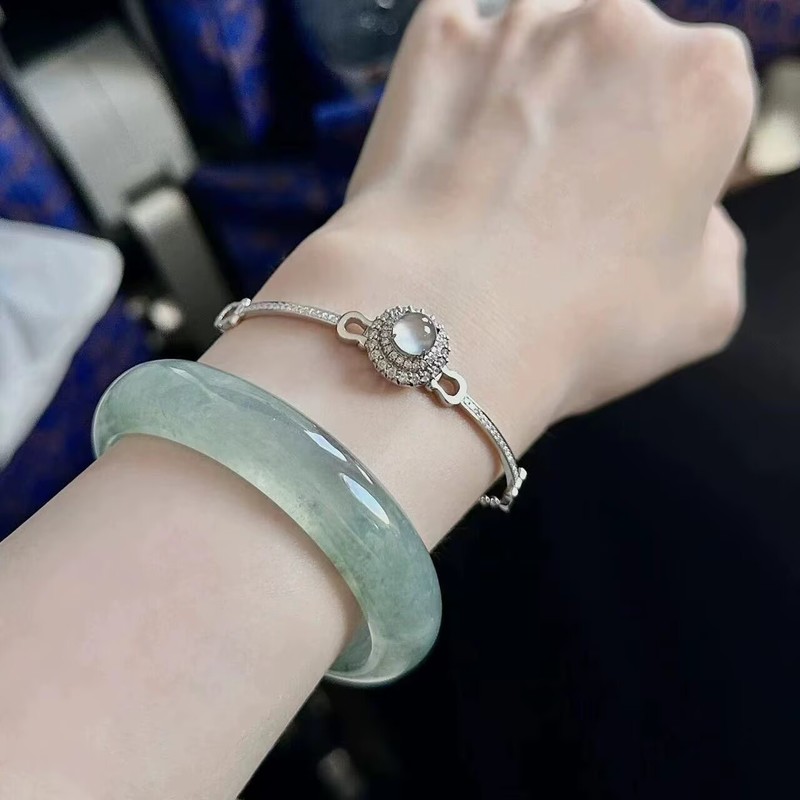 bracelet with floral patterns  - Bracelets 评论和价格